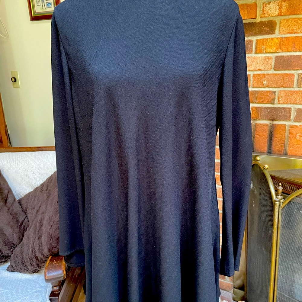 Black long sleeve top in excellent condition